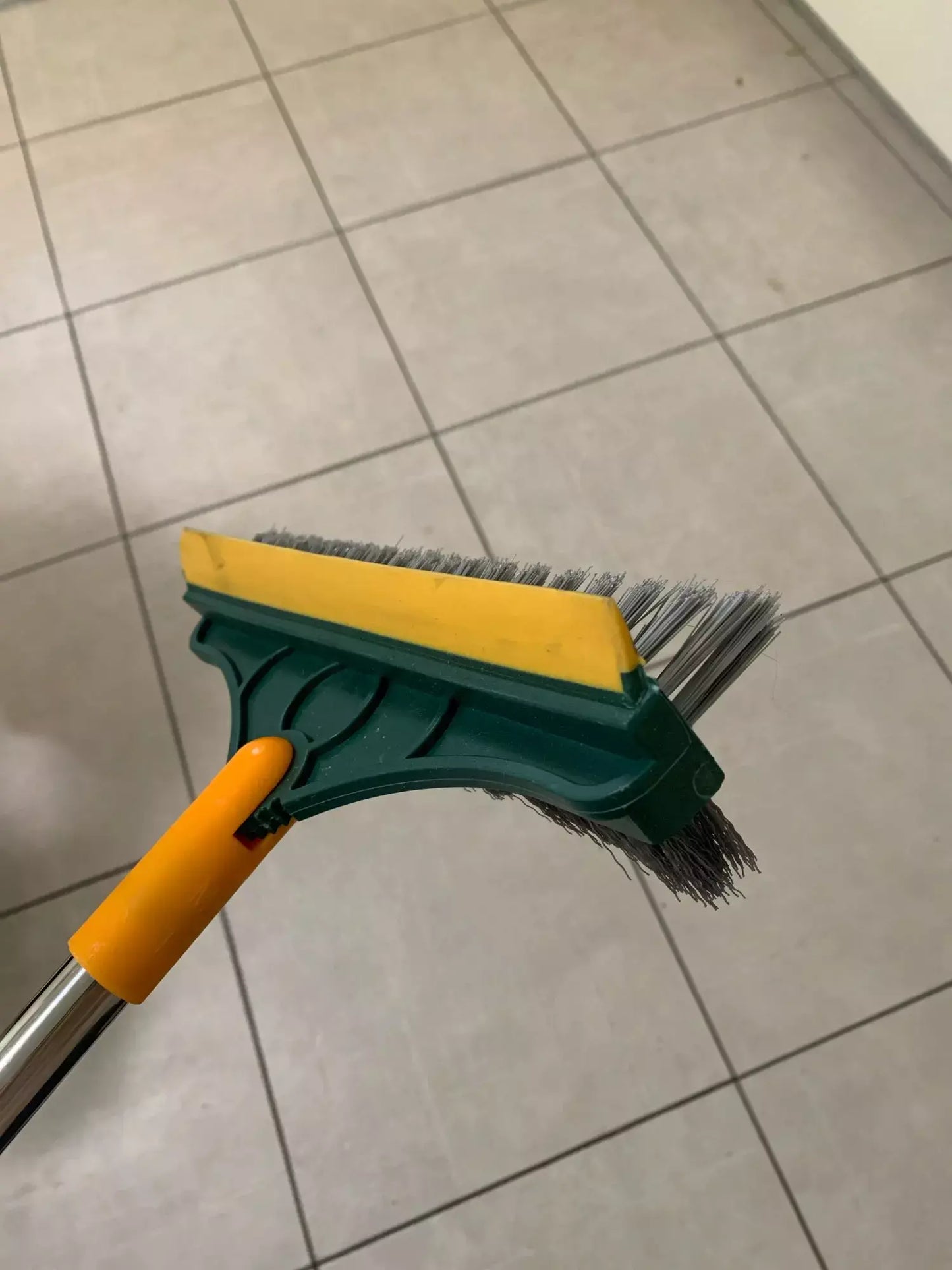 Perie podea cu mâner lung